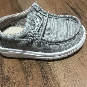 Toddler size 6 hey dudes